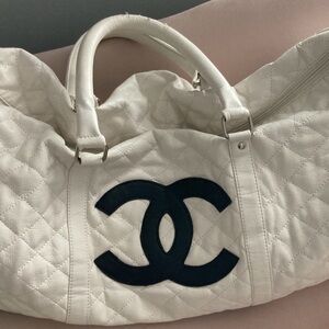 White Quilted Women's Travel Bag